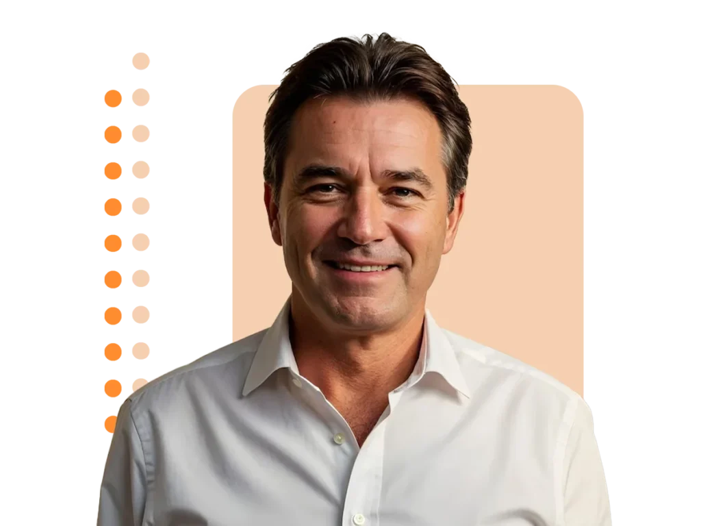 Image of a white male with Syncurio branding on on the financial reporting page